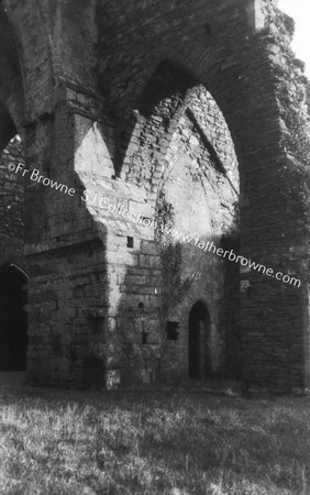 DUNBRODY ABBEY BLOCKED OF ARCHWAY OF COLOURED STONE OF N.AISLE